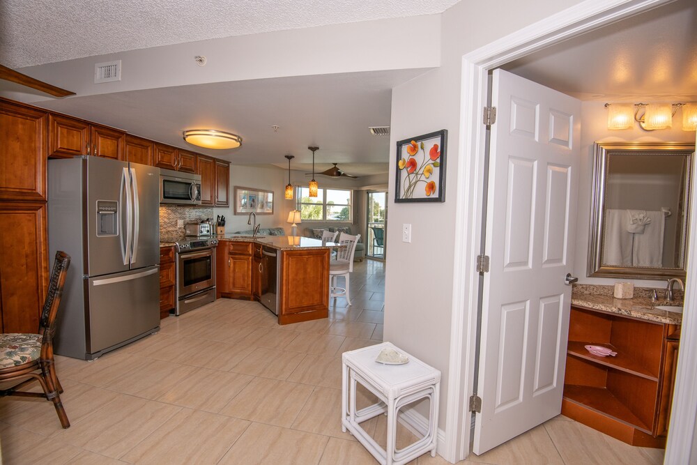 Sunrise Resort 203 | Beautiful views, only steps to the beach!