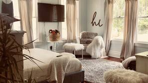 4 bedrooms, iron/ironing board, Internet, linens