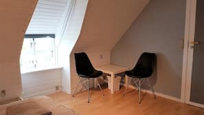 Iron/ironing board, free WiFi, linens