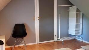 Iron/ironing board, free WiFi, linens