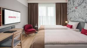 Minibar, Zimmersafe, Schreibtisch, laptopgeeigneter Arbeitsplatz