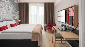 Minibar, Zimmersafe, Schreibtisch, laptopgeeigneter Arbeitsplatz