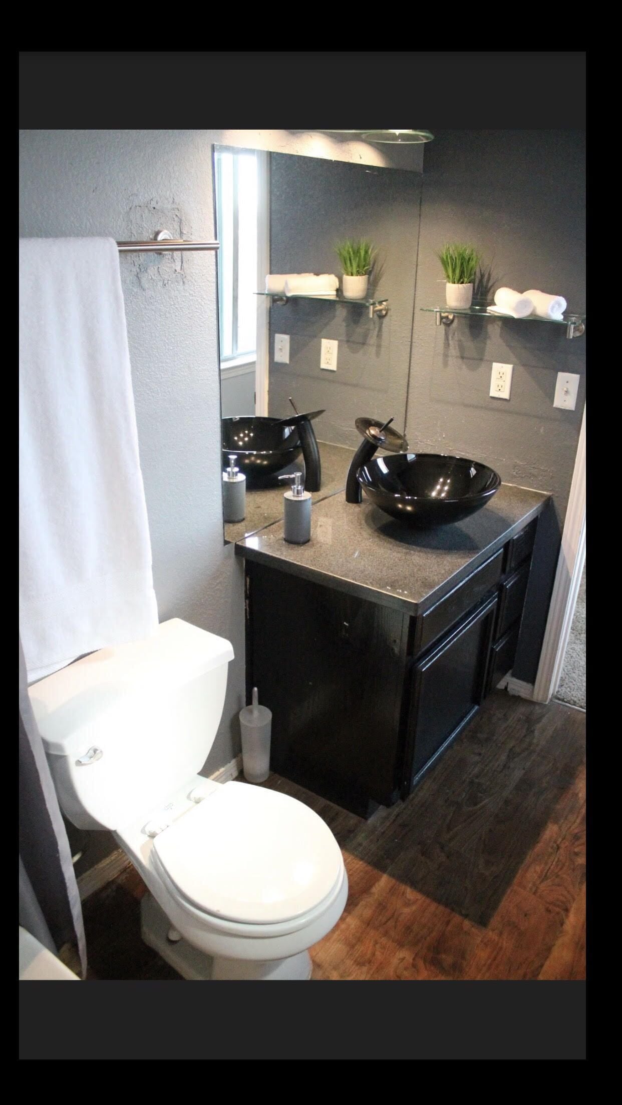 ****915 Modern Hideaway*** in El Paso, United States