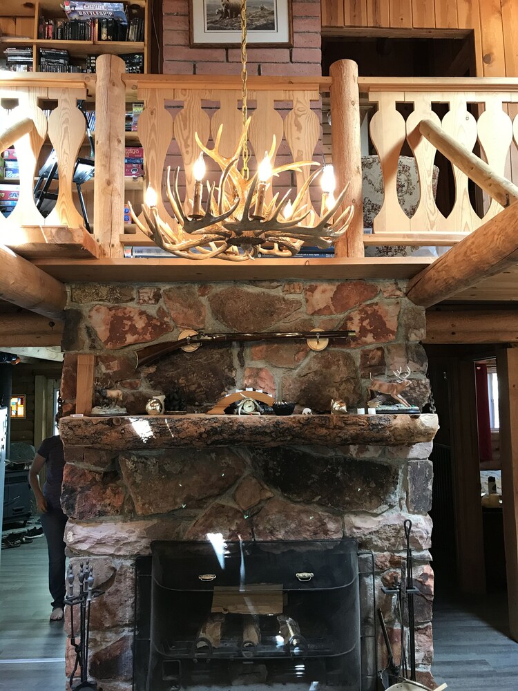  3 Br 2 Bath by Cabin, in the Pines and Aspens with US forest access