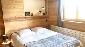 Individually decorated, individually furnished, free WiFi, linens