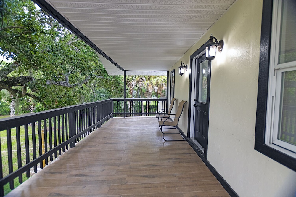 Massive waterfront Villa (Gated)