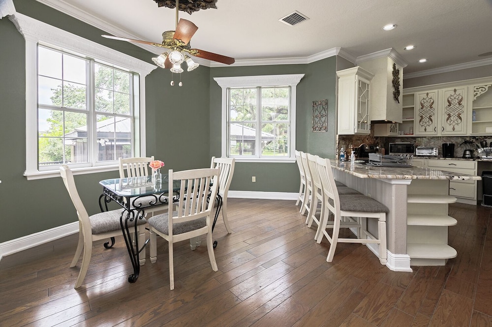 Massive waterfront Villa (Gated)