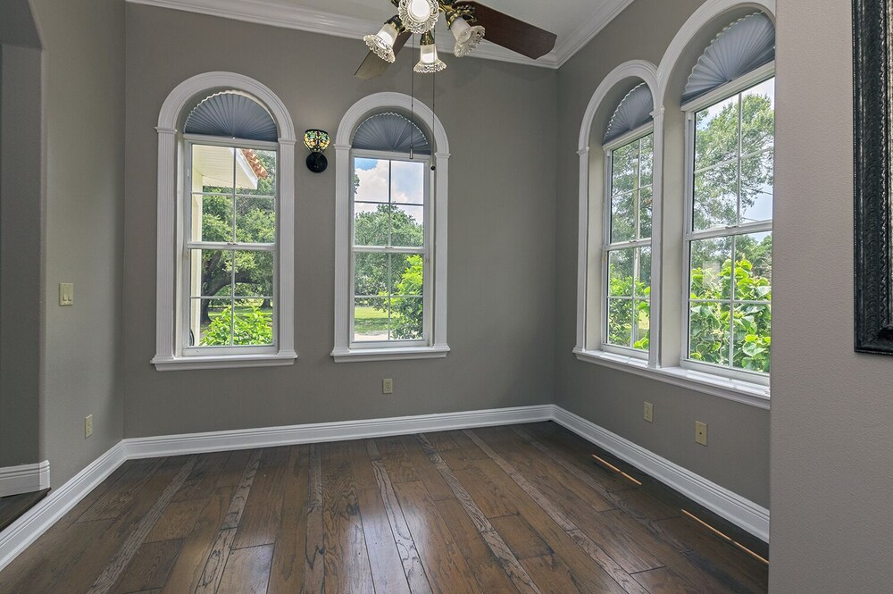 Massive waterfront Villa (Gated)