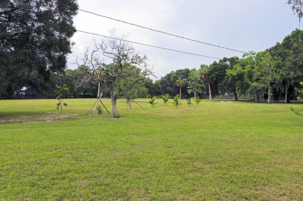 Massive waterfront Villa (Gated)
