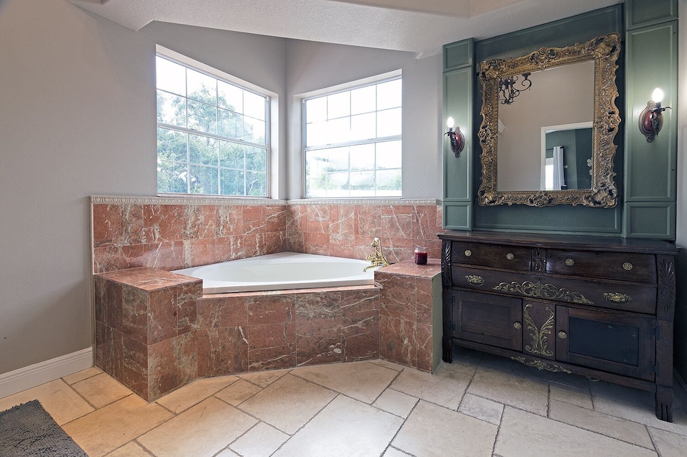 Massive waterfront Villa (Gated)