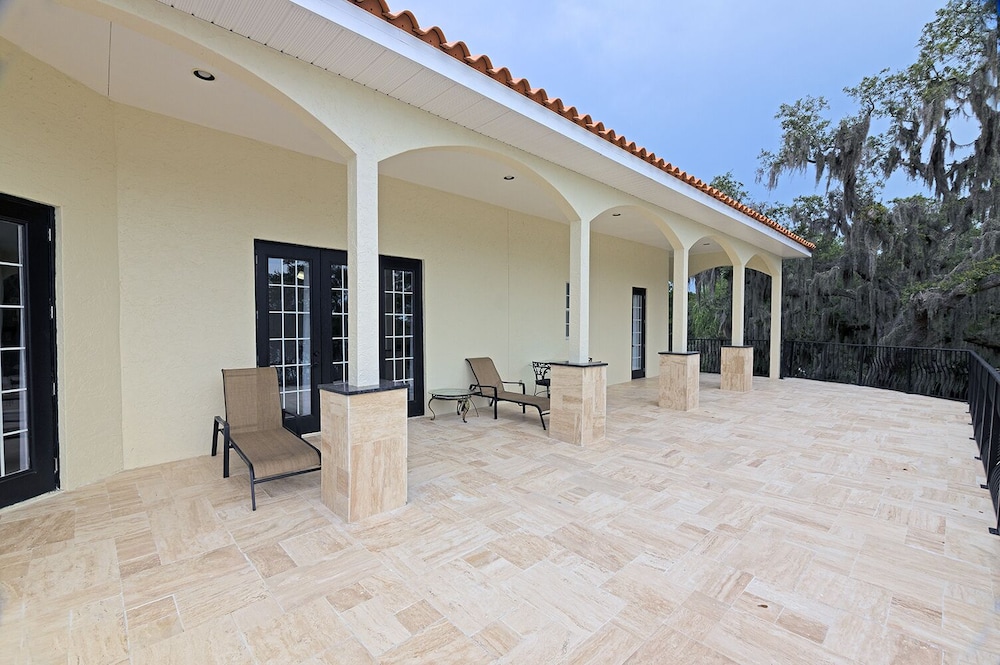 Massive waterfront Villa (Gated)