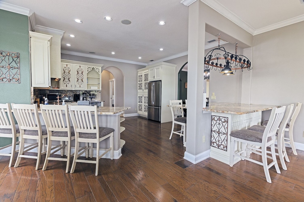 Massive waterfront Villa (Gated)