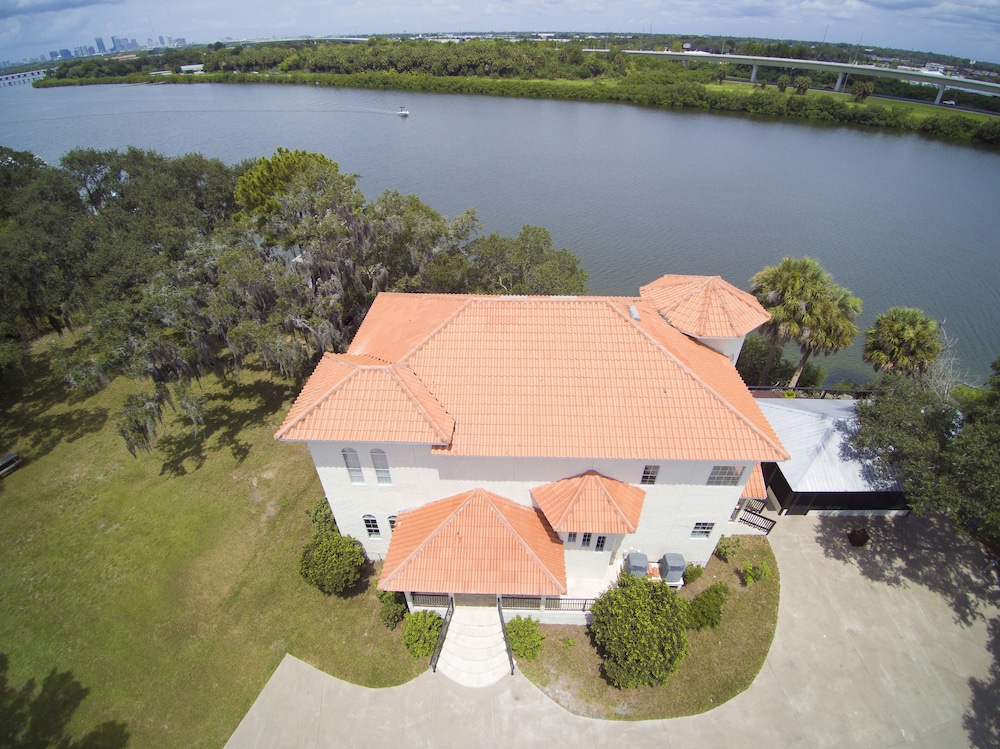 Massive waterfront Villa (Gated)