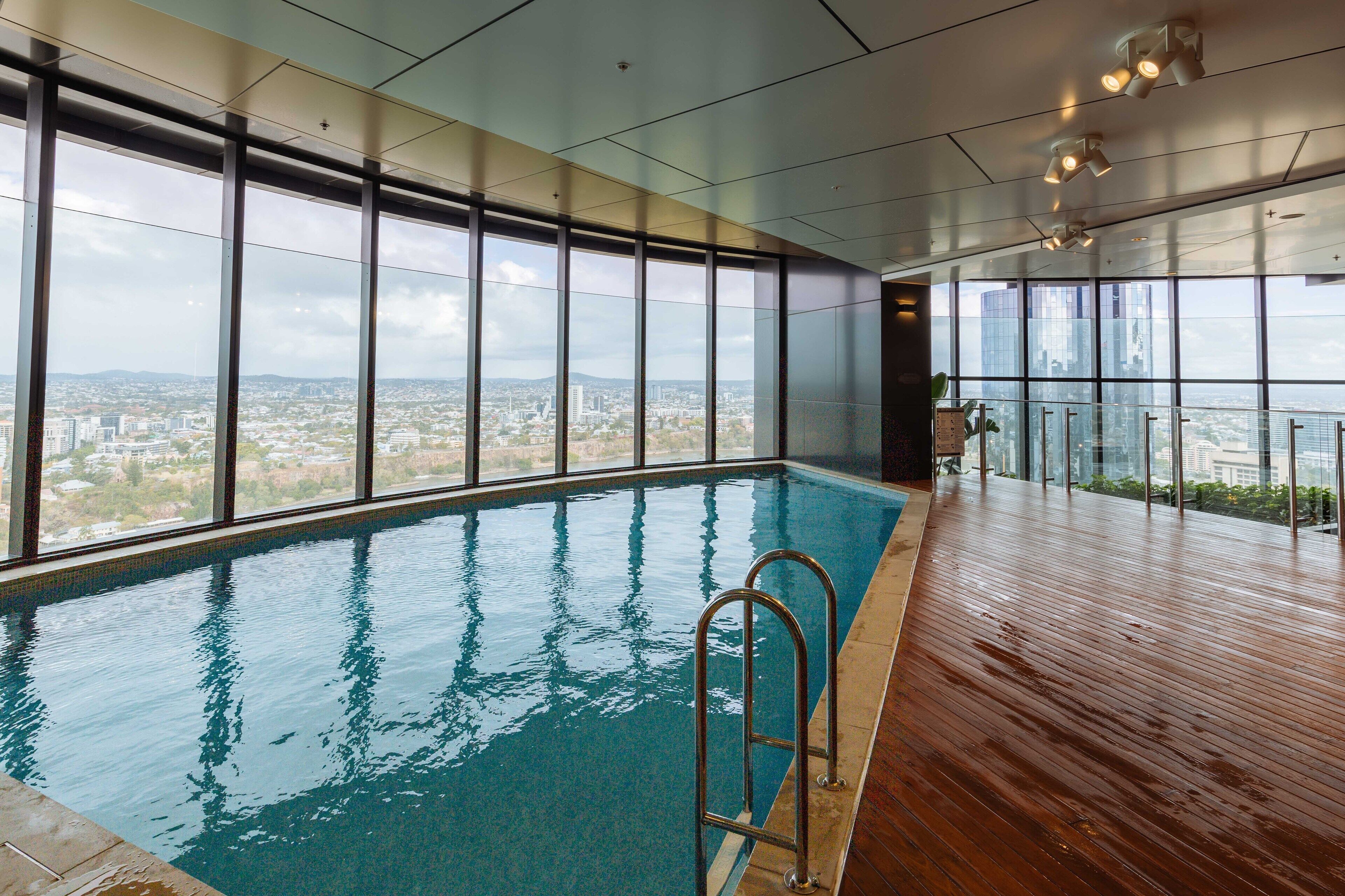 City Centre Location 2 Bedroom Apt With Pool&gym