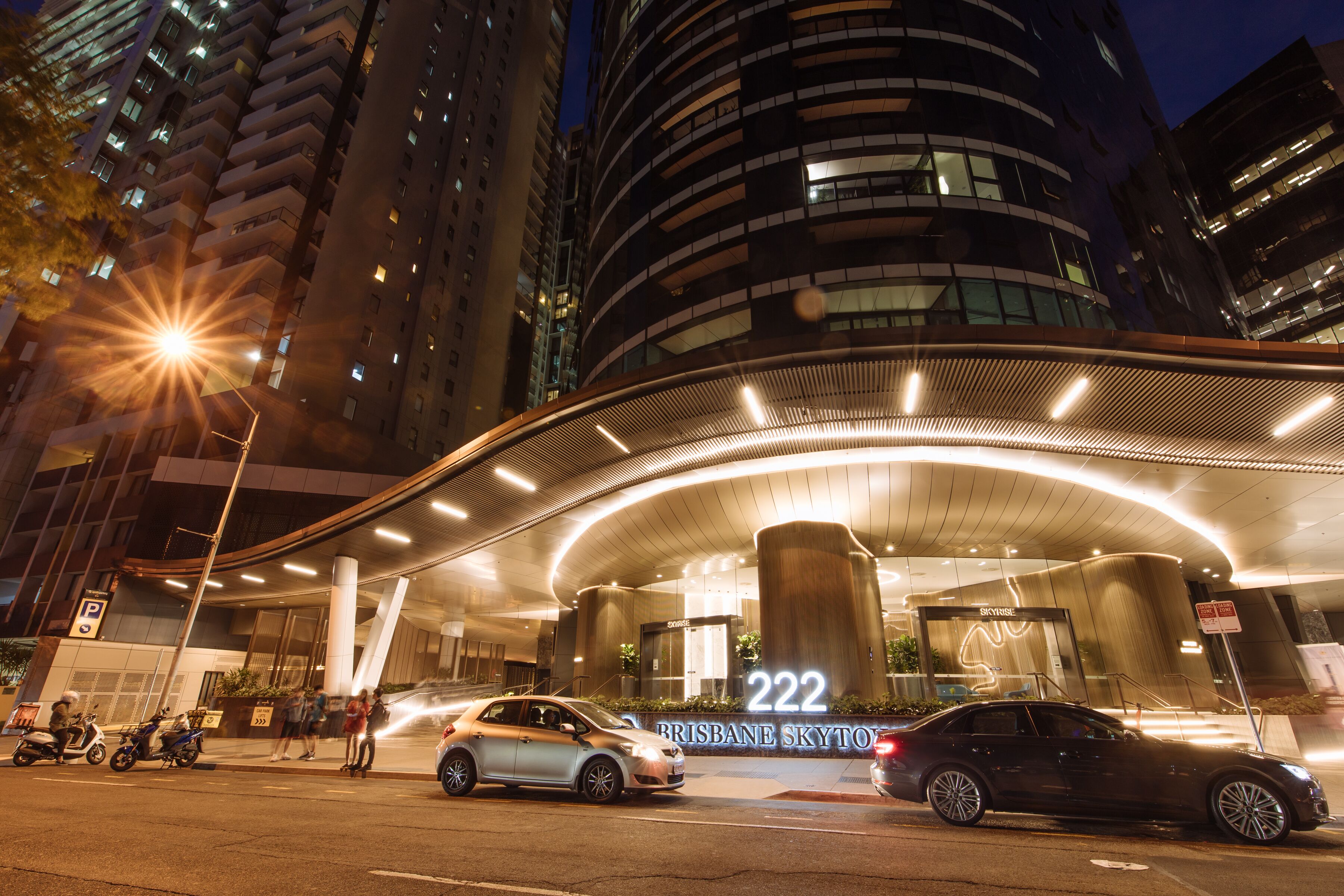 City Centre Location 2 Bedroom Apt With Pool&gym