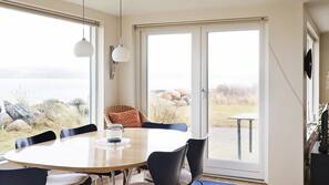 Køleskab, mikrobølgeovn, komfur, opvaskemaskine
