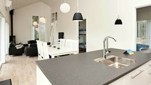 Fridge, microwave, hob, dishwasher