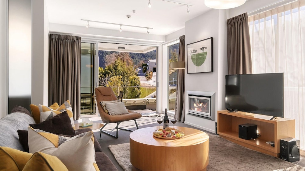 Central on Kent Gas Fire Mountain Views Queenstown Vrbo