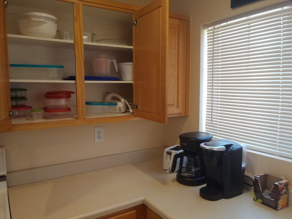 4 BED HOUSE 15 MINUTES FROM LAS VEGAS STRIP