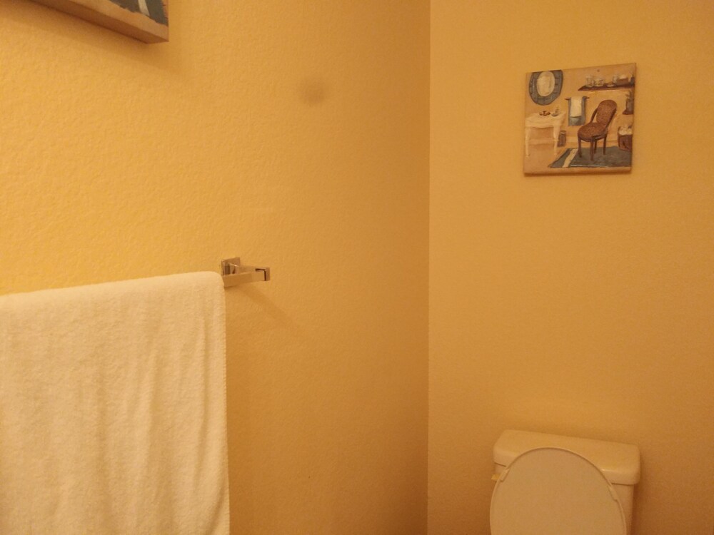 4 BED HOUSE 15 MINUTES FROM LAS VEGAS STRIP