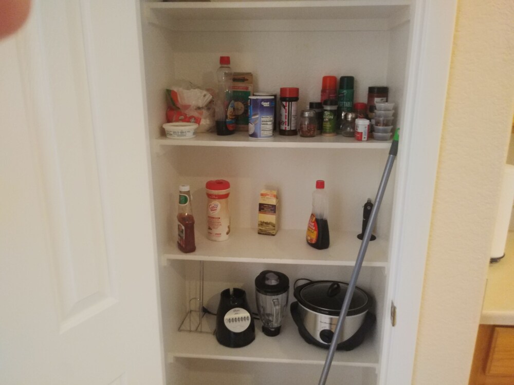 4 BED HOUSE 15 MINUTES FROM LAS VEGAS STRIP