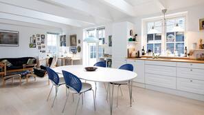 Fridge, dishwasher, coffee/tea maker, high chair
