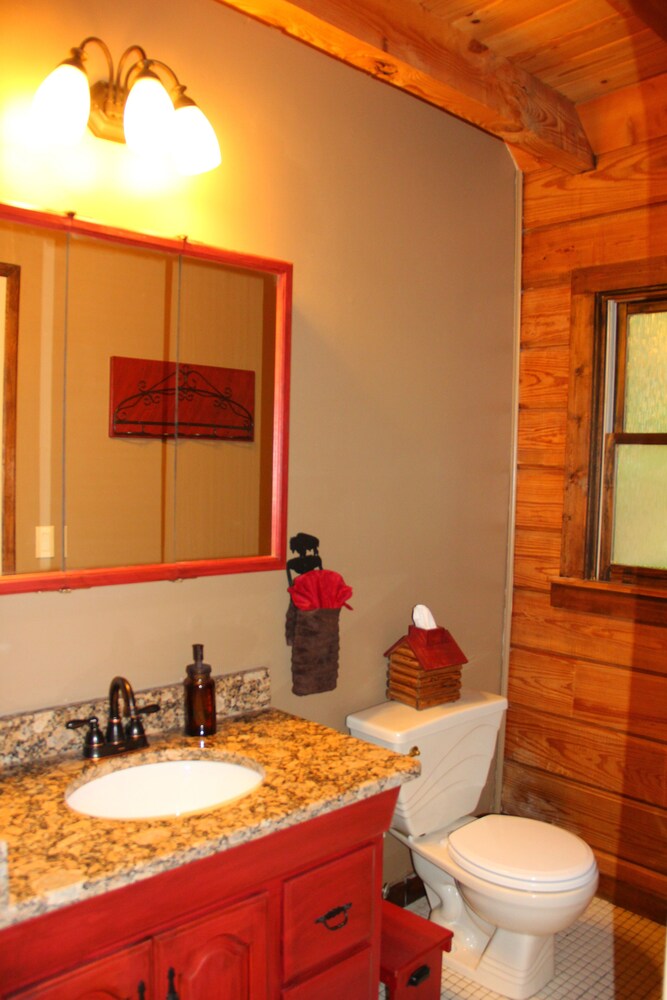 Bathroom, Red  Dog Barn...on a 65 acre bison ranch!