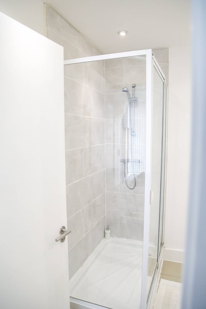 Henry Street - Apt 20