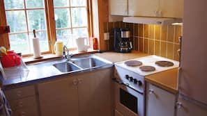 Fridge, coffee/tea maker
