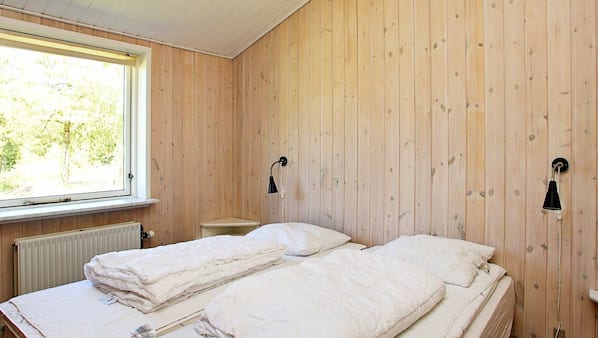 4 makuuhuonetta, vauvansängyt