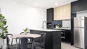 Full-sized fridge, microwave, oven, dishwasher