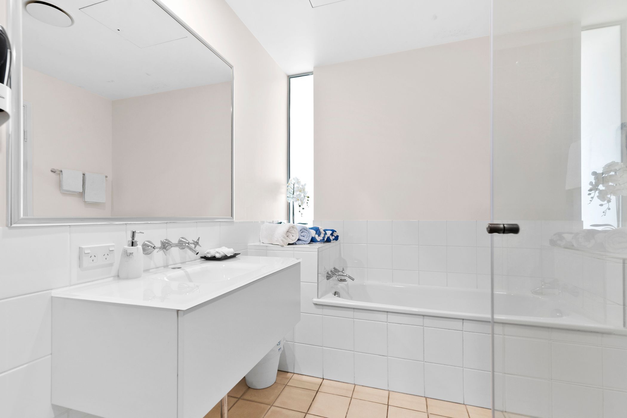 ?(8) Spectacular Ocean Views in City 2bdrm 2bath?