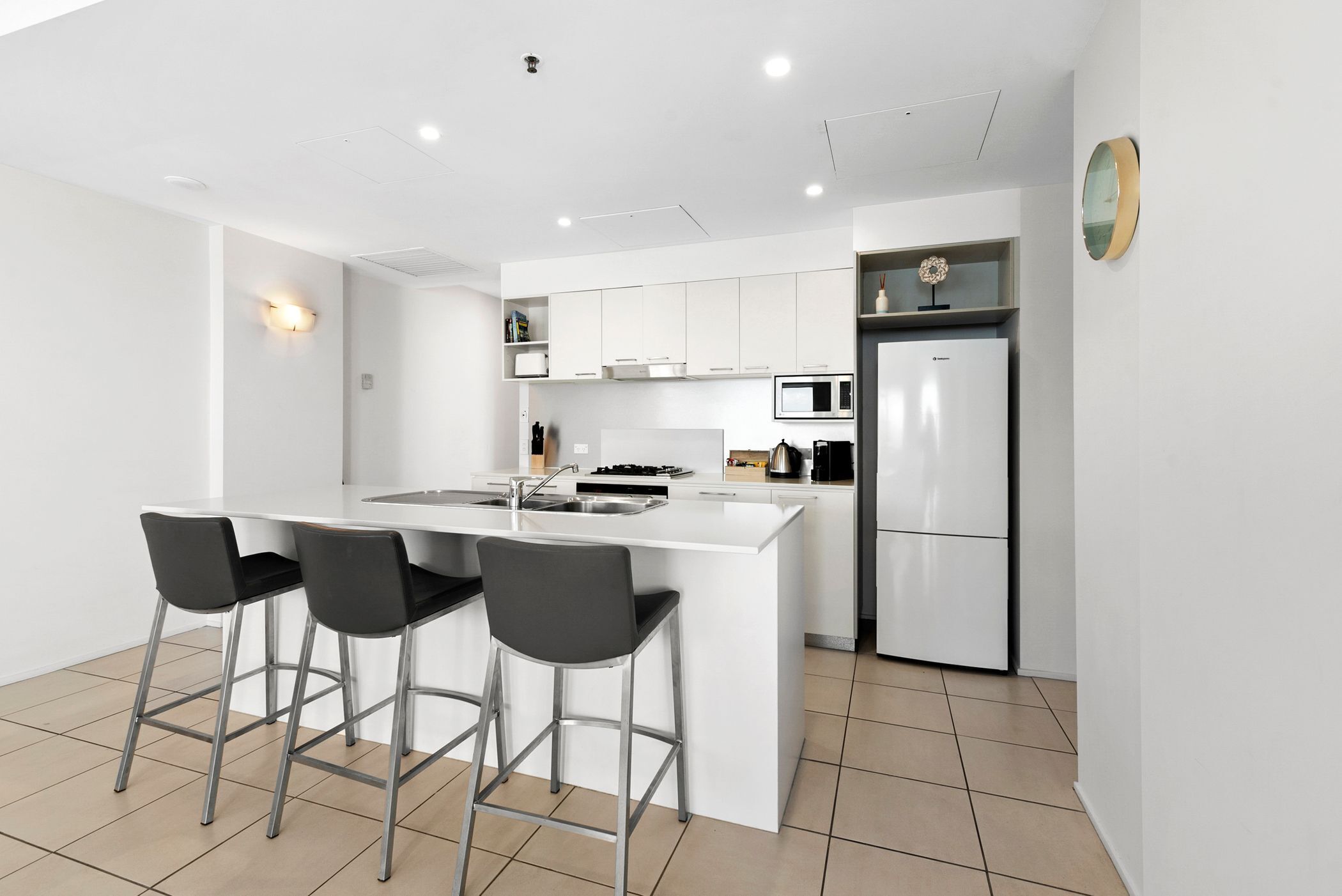 ?(8) Spectacular Ocean Views in City 2bdrm 2bath?