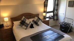 Iron/ironing board, free WiFi, linens
