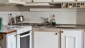Fridge, microwave