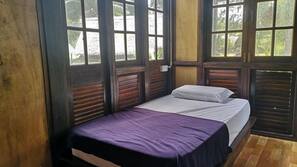 Free WiFi, linens
