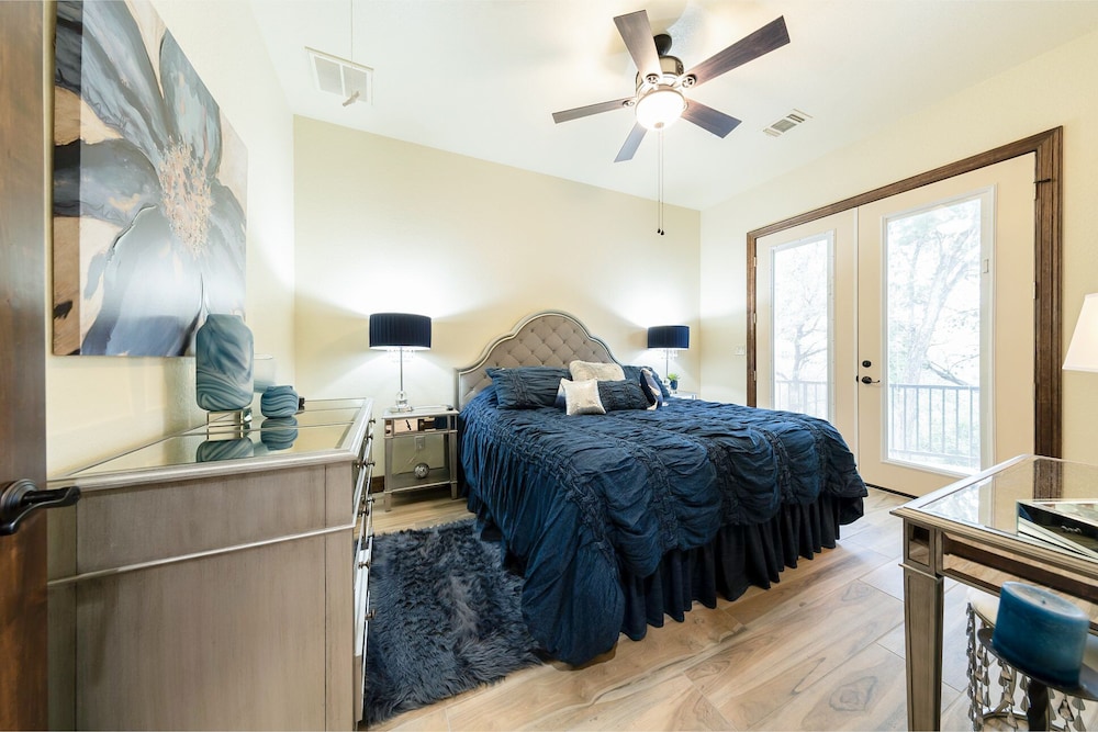 Cozy Riverfront Casita with Patio and AC in Gruene, Texas New