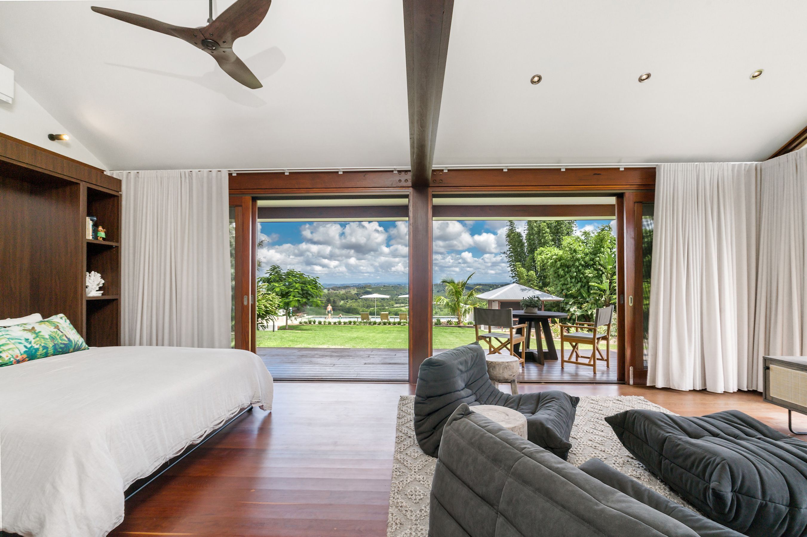 Luxico's Luana Estates - Hawaiian Opulence & Sunset Views