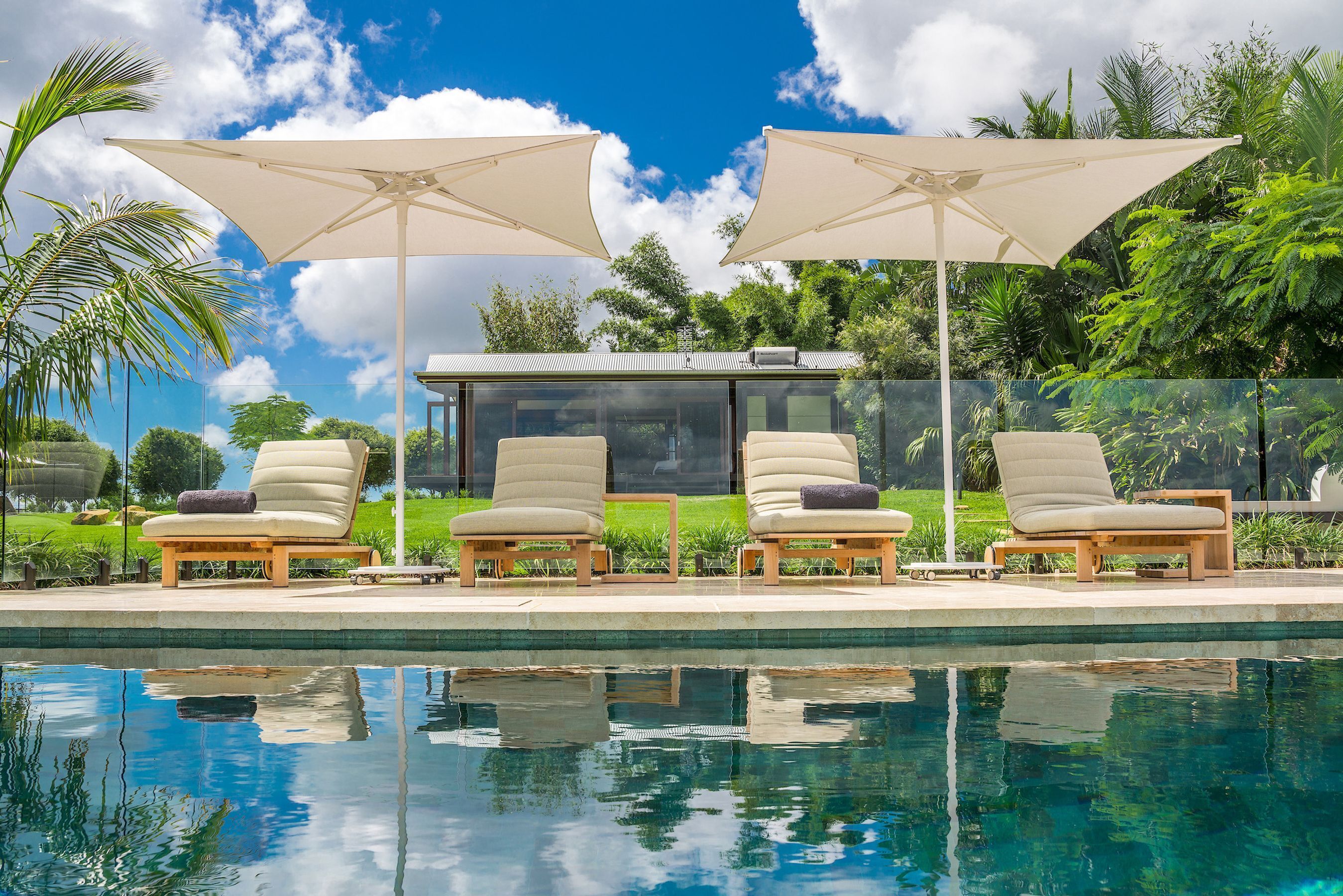 Luxico's Luana Estates - Hawaiian Opulence & Sunset Views