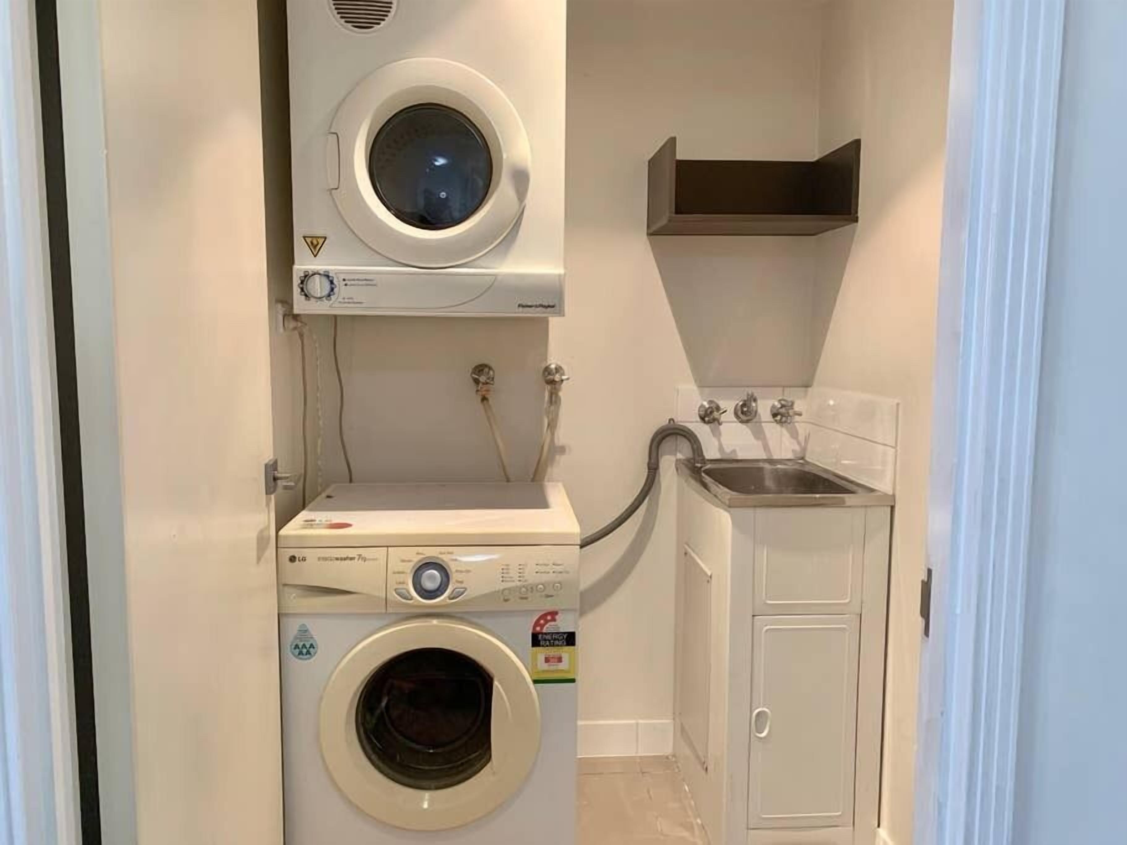 Gabba Central Sleeps 4 2km to CBD