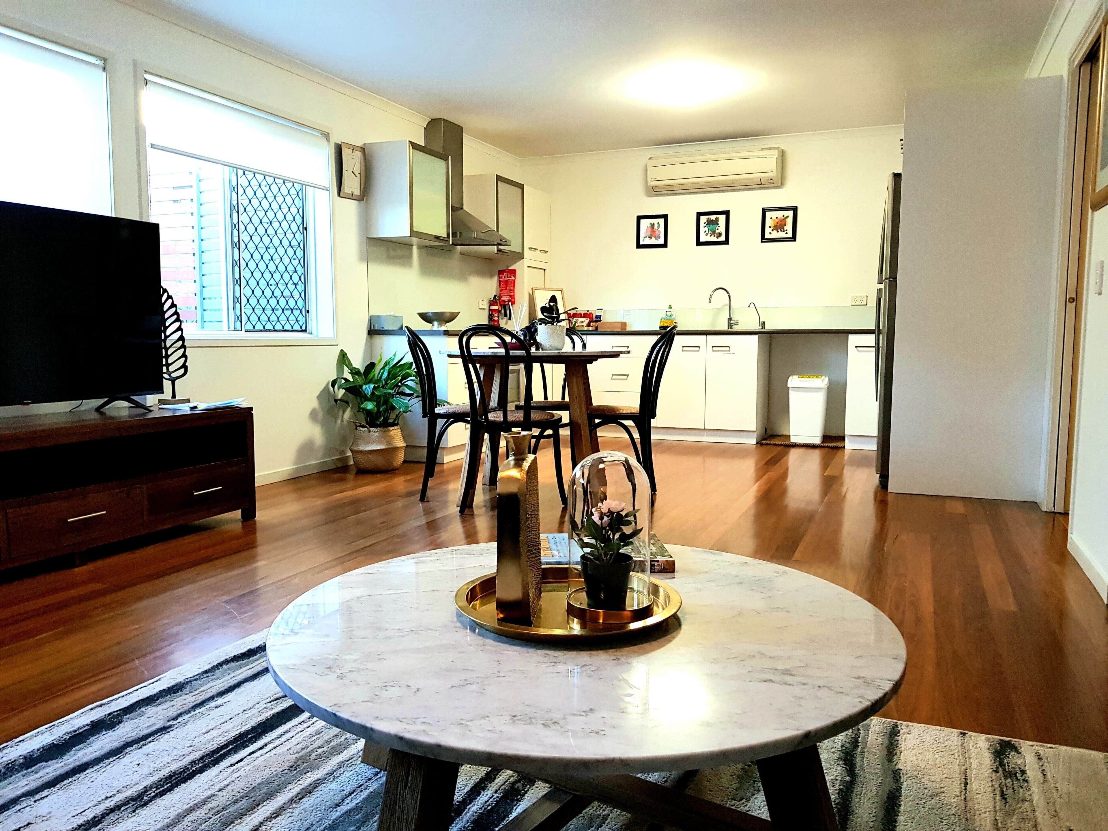 Centrally located, 2 bedroom @ Upper Mt Gravatt