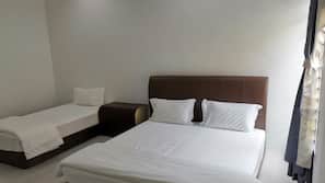 Iron/ironing board, free WiFi, linens