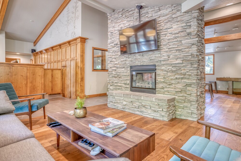 Private, hotel style suite in Bend with access to fitness center, community pool