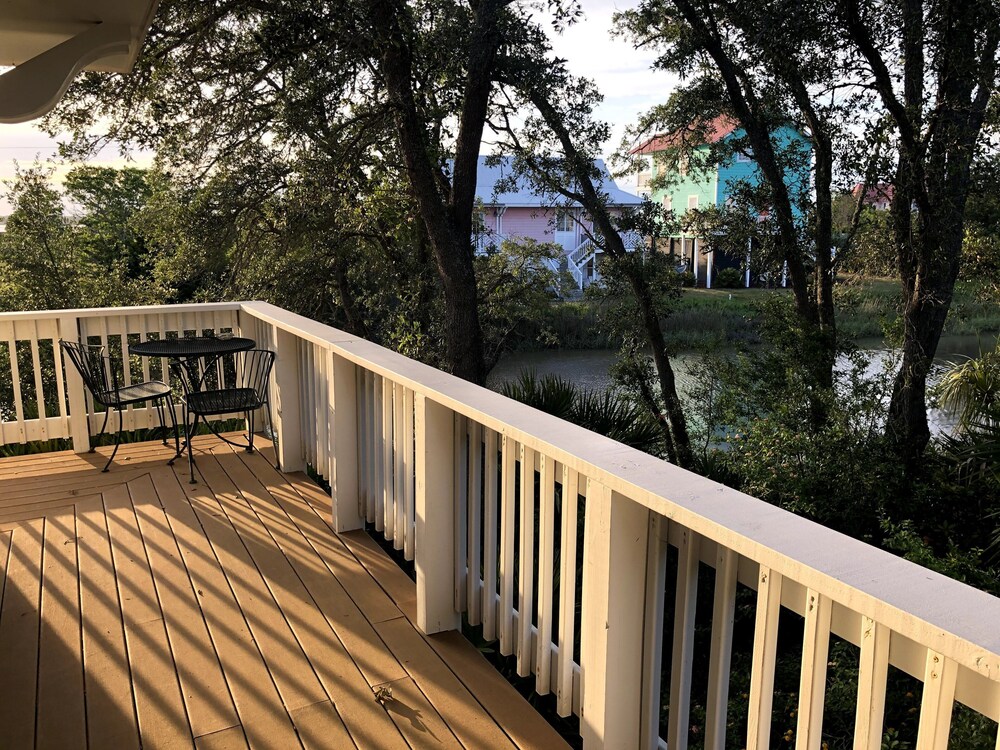  2 Golf Carts Included, River and Marsh Views, Beautiful Sunsets