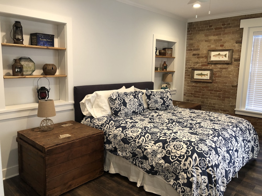 Brand New, completely remolded chic loft apartment Frankfort Vrbo