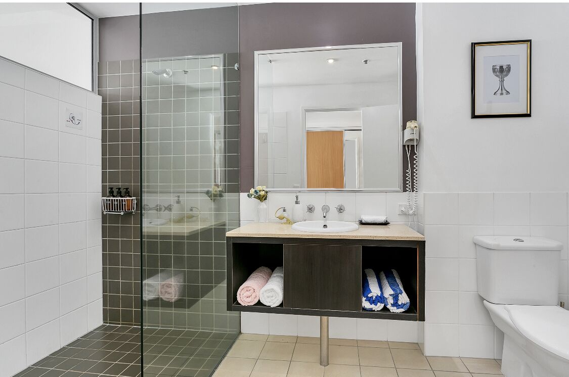 ?(124) Amazing Top Floor Views - Hotel Room?