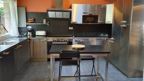 Réfrigérateur, micro-ondes, four, fourneau de cuisine