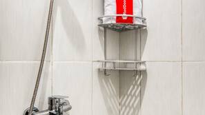Shower dan perlengkapan mandi gratis