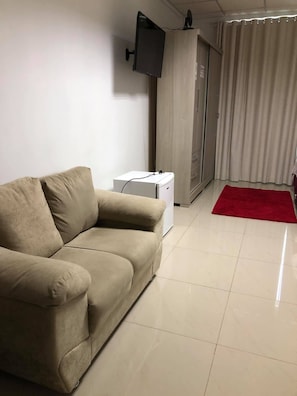 Standard Room | Desk, laptop workspace, free WiFi