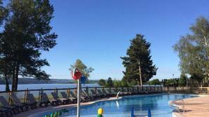 Piscine extérieure (ouverte en saison)